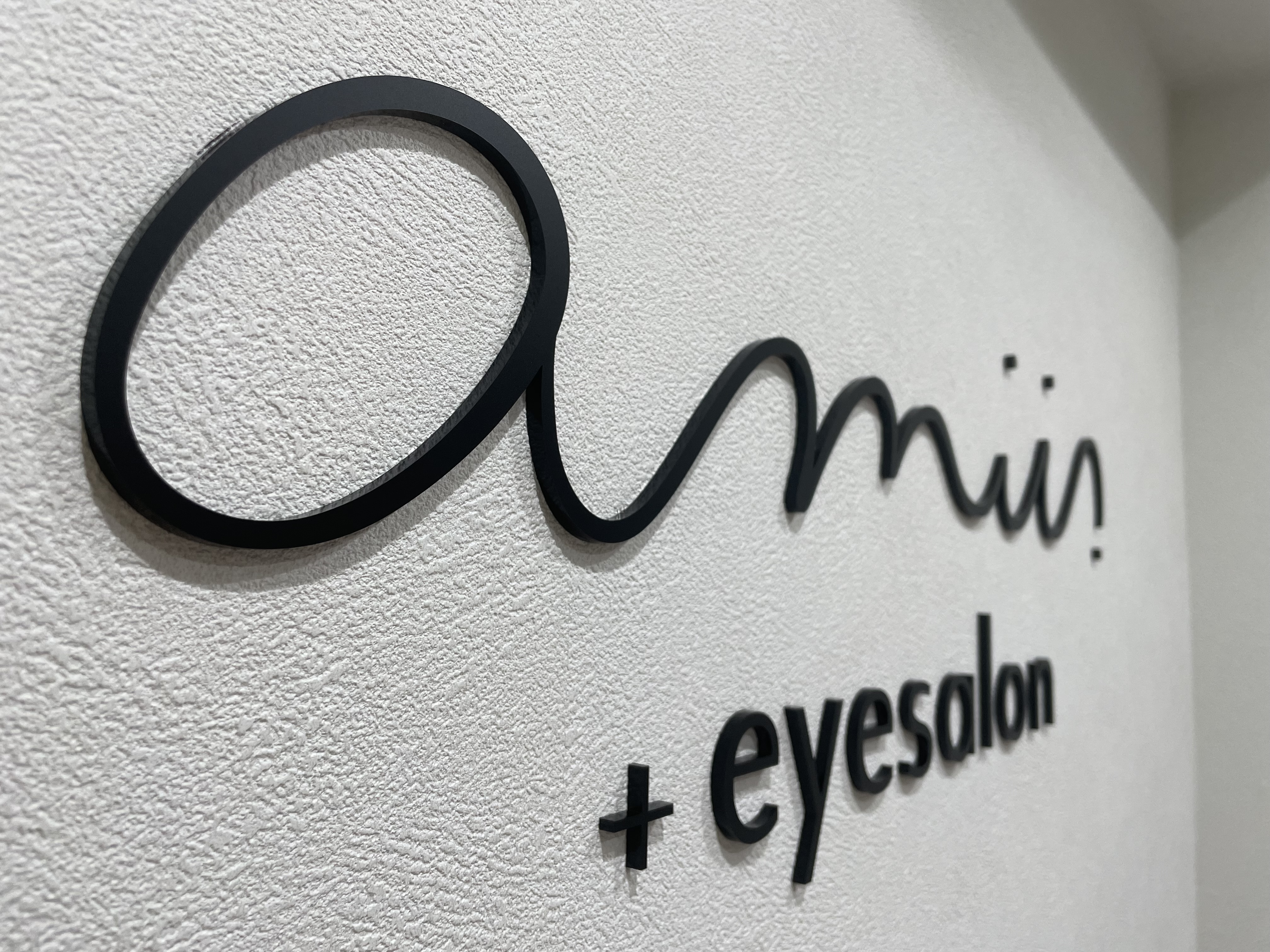 さいたま市大宮区 美容・サロン アクリルレーザーカットサイン 施工例